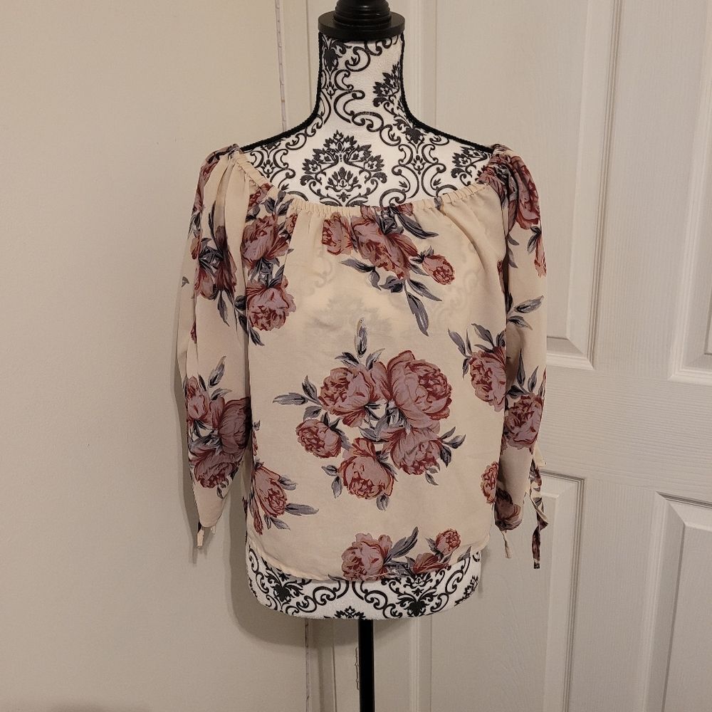 Live 4 truth floral top‎